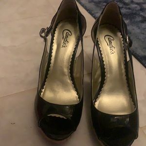 Women’s black heeled shoes